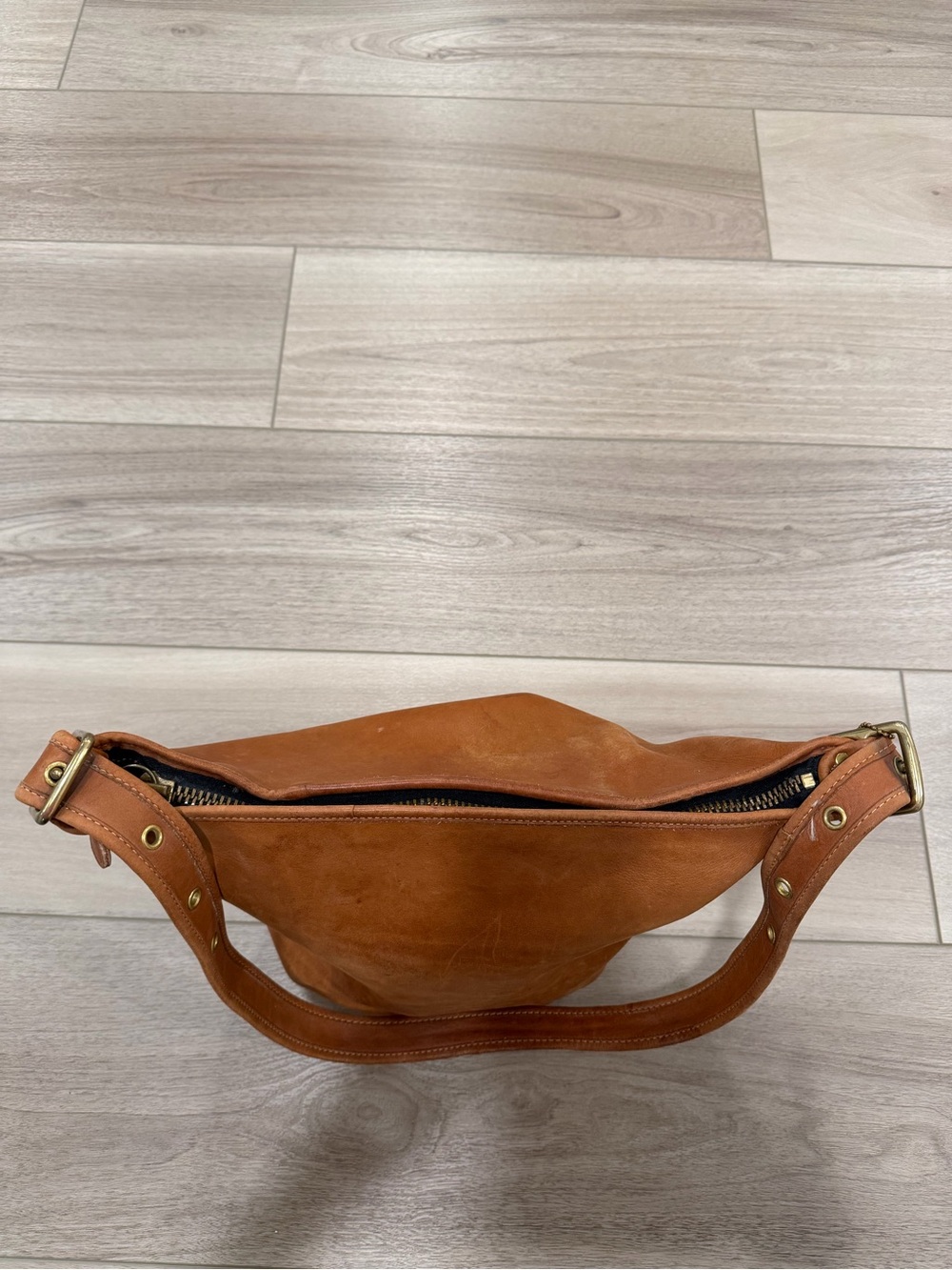 Vintage Coach Duffle Sac Bucket Bag British Tan Leather Made in USA 9085 TLC - Picture 2 of 11